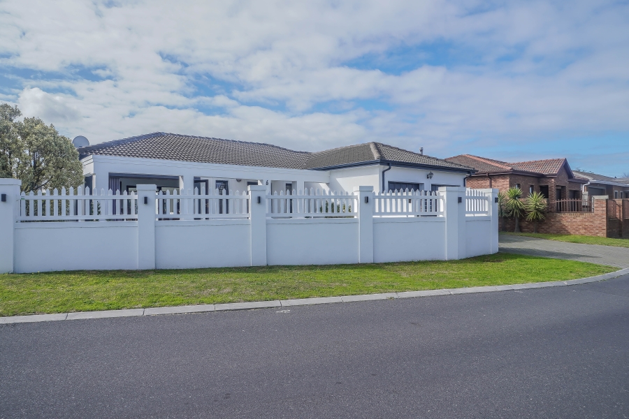 3 Bedroom Property for Sale in Jakarandas Western Cape